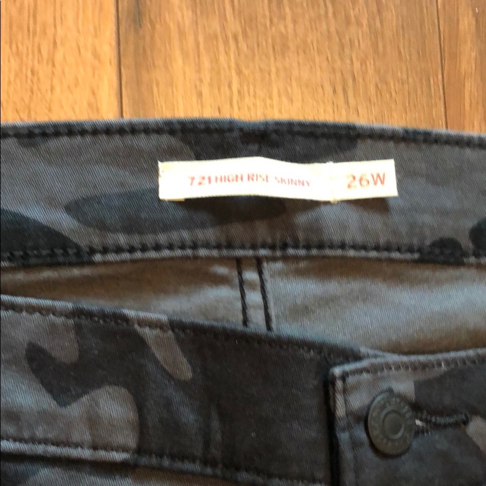 🆕Levi's Plus 721 High-Rise Skinny Black Camo 26W - Picture 5 of 13